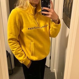 Tommy Hilfiger sweater with details